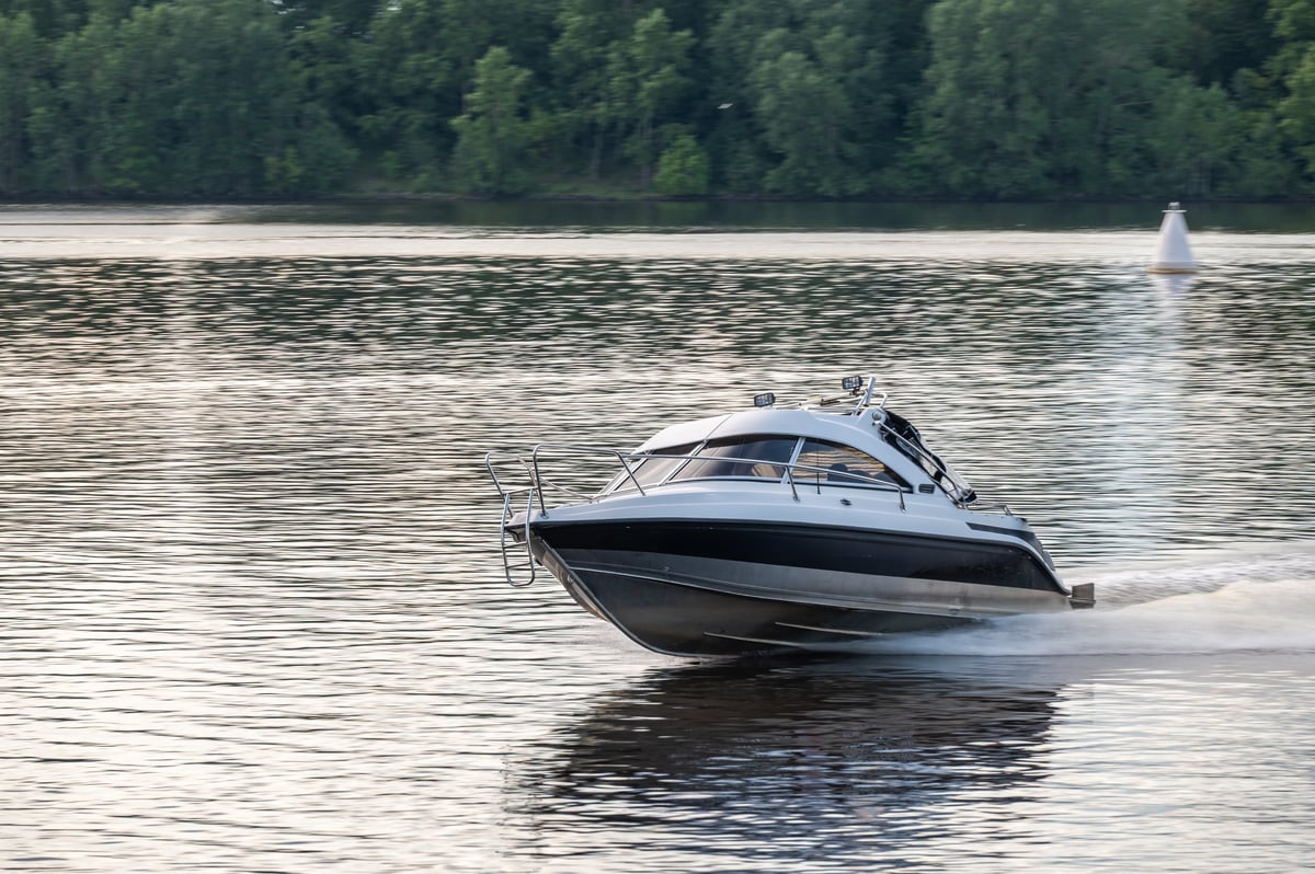Motor boat goes fast on water.